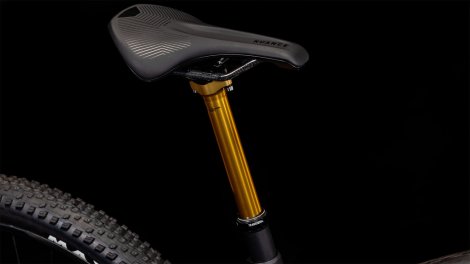 Celoodpružené elektrokolo CUBE AMS HYBRID ONE44 C:68X SLT 29 CARBON´N´GOLDDUST 2025