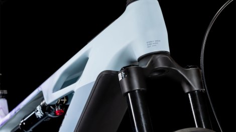 Celoodpružené elektrokolo CUBE STEREO HYBRID ONE44 HPC RACE PIGEONBLUE´N´ART 2025