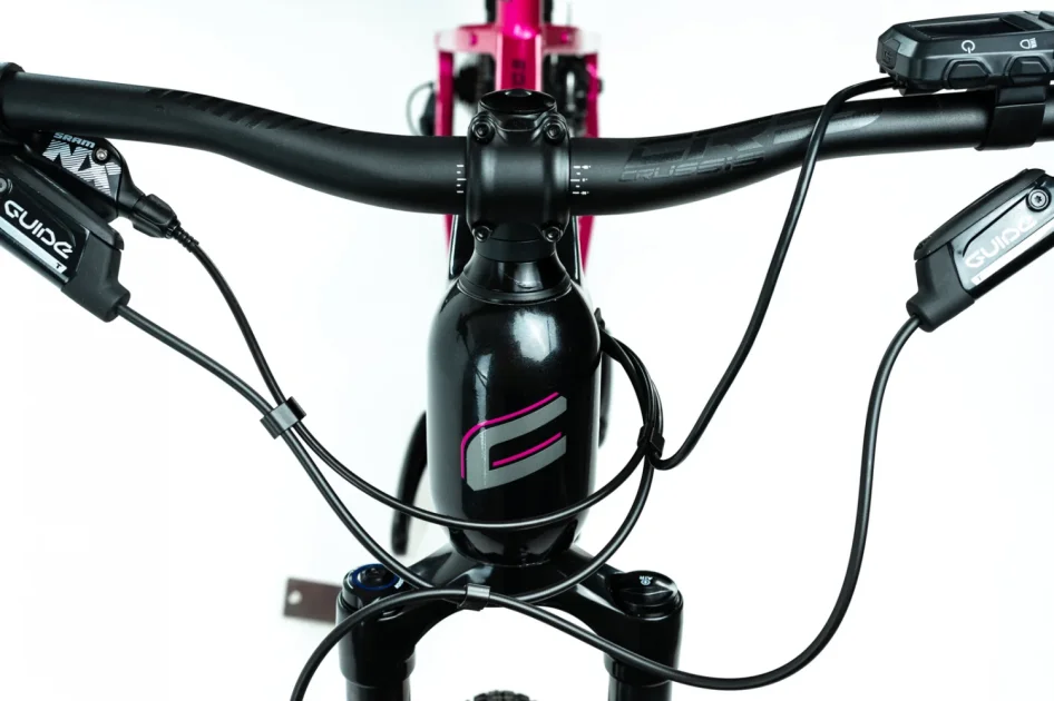 CRUSSIS E-GUERA 10.9-M 2024 - Velikost rámu: 17" (výška 165 - 178 cm)