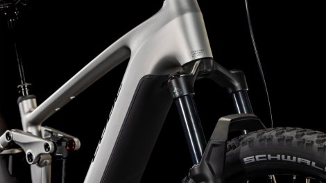 Celoodpružené elektrokolo CUBE STEREO HYBRID ONE22 RACE SILVER´N´BLACK 2025