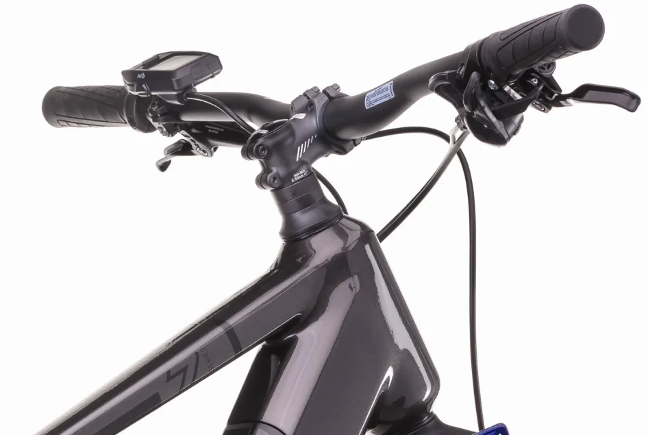 Elektrokolo CRUSSIS ONE-LARGO 7.11 894 WH 2026 detail řídítek