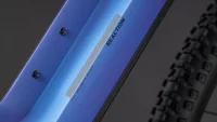 Elektrokolo CUBE REACTION HYBRID ONE 800 EASY ENTRY BLUEIRIS´N´REFLECT 2026 uchycení košíku