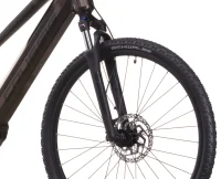 Elektrokolo CRUSSIS ONE-CROSS LOW 7.11 691 WH 2026 detail vidlice Elektrokolo CRUSSIS ONE-CROSS LOW 7.11 691 WH 2026 detail vidlice
