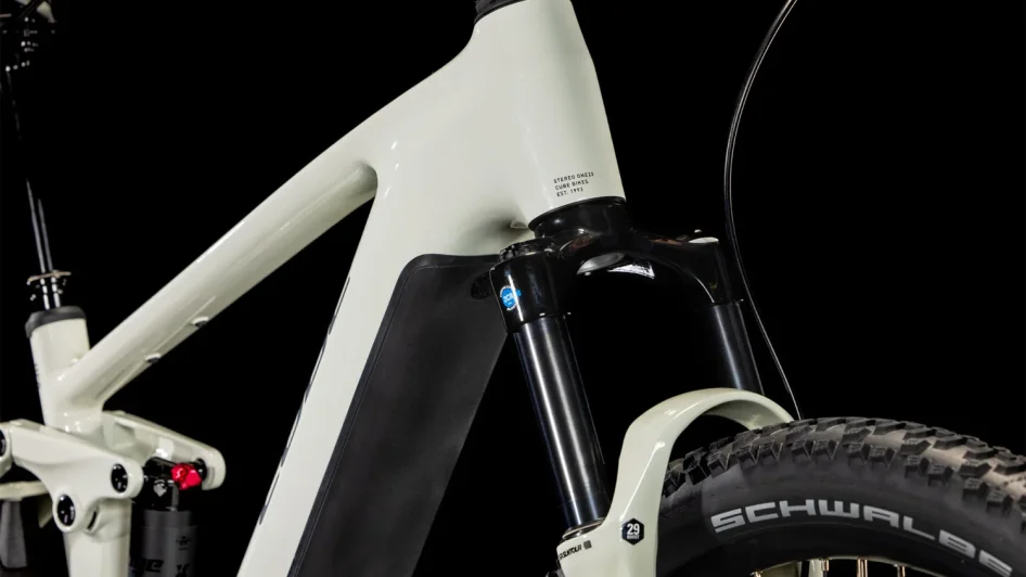 CUBE STEREO HYBRID ONE22 PRO 600 WH DESERTSTONE´N´BLACK 2025