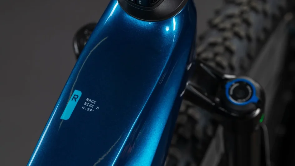 Celoodpružené elektrokolo CUBE STEREO HYBRID ONE22 RACE ELECTRICBLUE´N´WHITE 2026 detail rámu