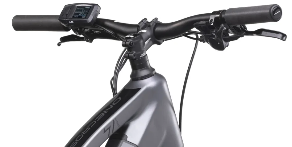 CRUSSIS ONE-CROSS LOW 7.10 518 WH 2025 - Velikost rámu: 18" (výška 170 - 180 cm)