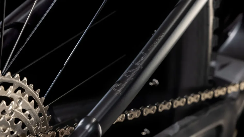 Celoodpružené elektrokolo CUBE STEREO HYBRID ONE44 EX BLACKLINE 2025 detail kazety