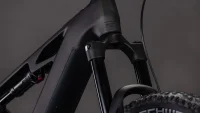 Celoodpružené elektrokolo CUBE STEREO HYBRID ONE44 HPC RACE BLACKLINE 2026 detail vidlice