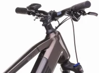 Elektrokolo CRUSSIS ONE-GUERA 7.11 513 WH 2026 detail řídítek