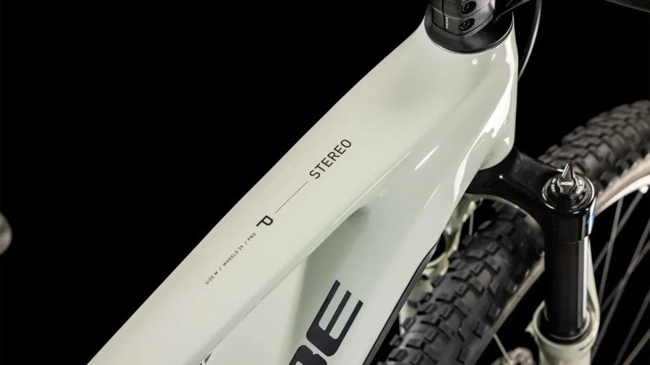 CUBE STEREO HYBRID ONE22 PRO 600 WH DESERTSTONE´N´BLACK 2025