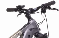 Elektrokolo CRUSSIS E-FIONNA 9.11 894 WH 2026 detail řídítek