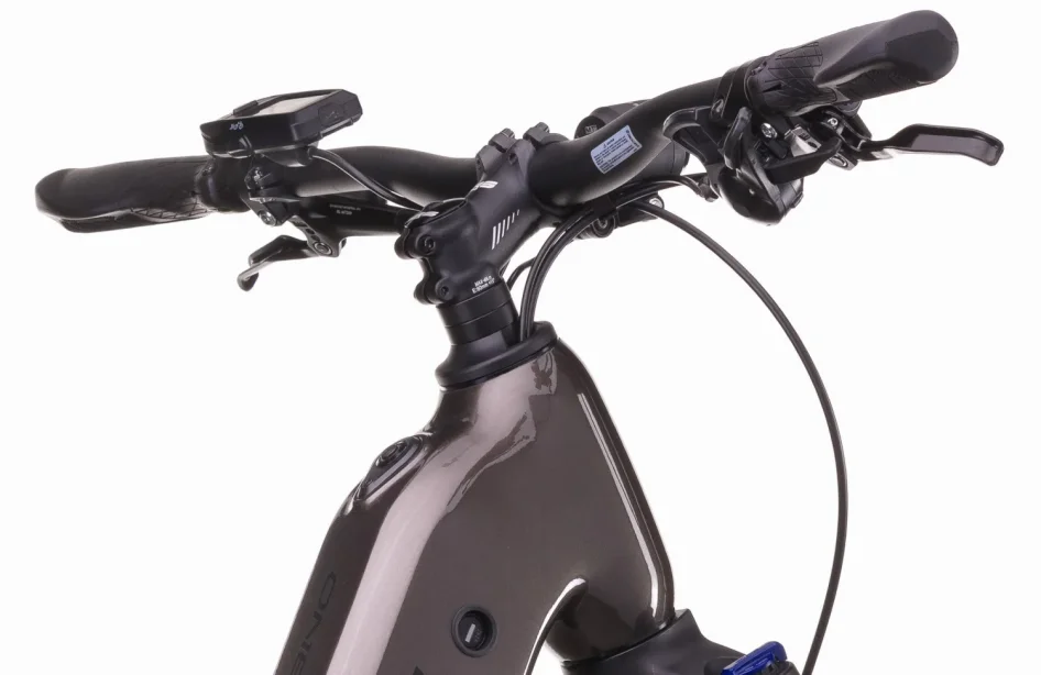 Elektrokolo CRUSSIS ONE-COUNTRY 7.11 715 WH 2026 detail řídítek