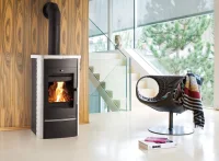 Krbová kachlová kamna HAAS+SOHN ALYTUS II TV - bílá - v interiéru