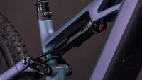 Celoodpružené elektrokolo CUBE STEREO HYBRID ONE44 HPC RACE SMARAGDGREY´N´PRISM 2026 detail rámu Celoodpružené elektrokolo CUBE STEREO HYBRID ONE44 HPC RACE SMARAGDGREY´N´PRISM 2026 detail rámu