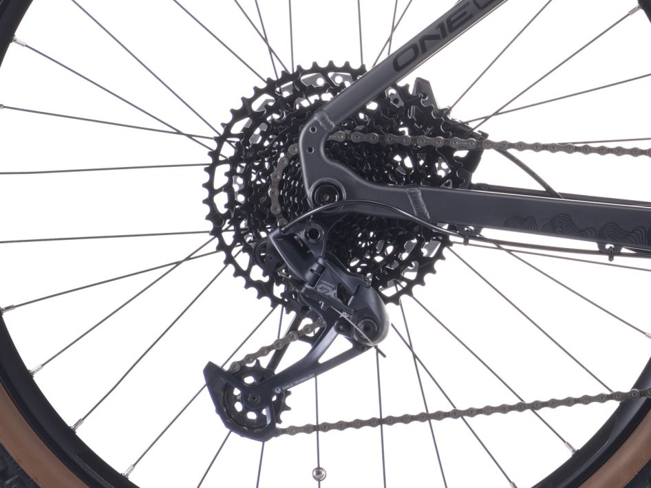 CRUSSIS ONE-GUERA 10.10 720 WH 2025 - Velikost rámu: 19" (výška 175 - 188 cm)