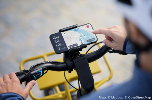 Nabíjení mobilního telefonu během jízdy na elektrokole: Pohodlný způsob, jak zůstat připojen v pohybu