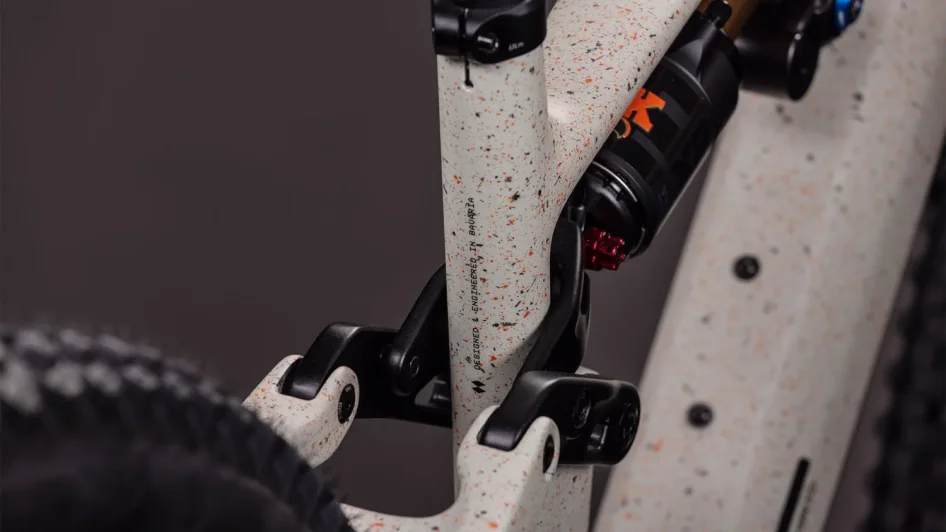 Celoodpružené elektrokolo CUBE AMS HYBRID 177 C:62 SUPER TM REEDBEIGEGRIT´N´ORANGE 2026 detail rámu