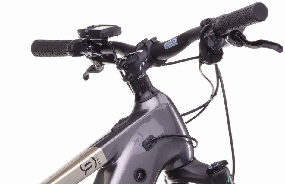 Elektrokolo CRUSSIS E-FIONNA 9.11 894 WH 2026 detail řídítek