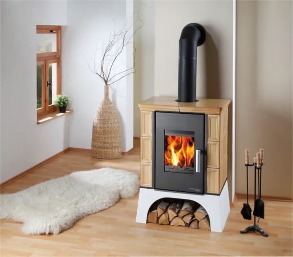 Krbová kachlová kamna HAAS+SOHN EBOLI AL II TV - hnědá - interier foto.