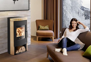 Plechová, kachlová nebo litinová? Krbová kamna to s teplem umí!