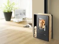 Krbová kamna HAAS+SOHN NORDBY - v interiéru se zásobníkem