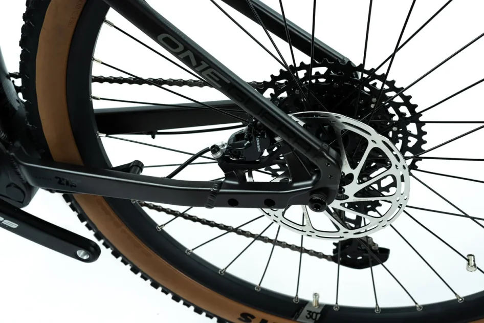 CRUSSIS ONE-GUERA 10.9-M 2024