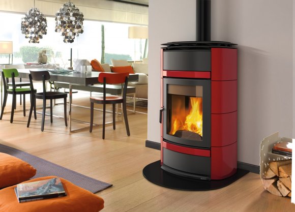 Litinová krbová kamna přináší tepelnou pohodu, spolehlivost i zajímavou eleganci