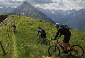 Pro lenochy je pohovka, pro ostatní tu máme elektrokolo!