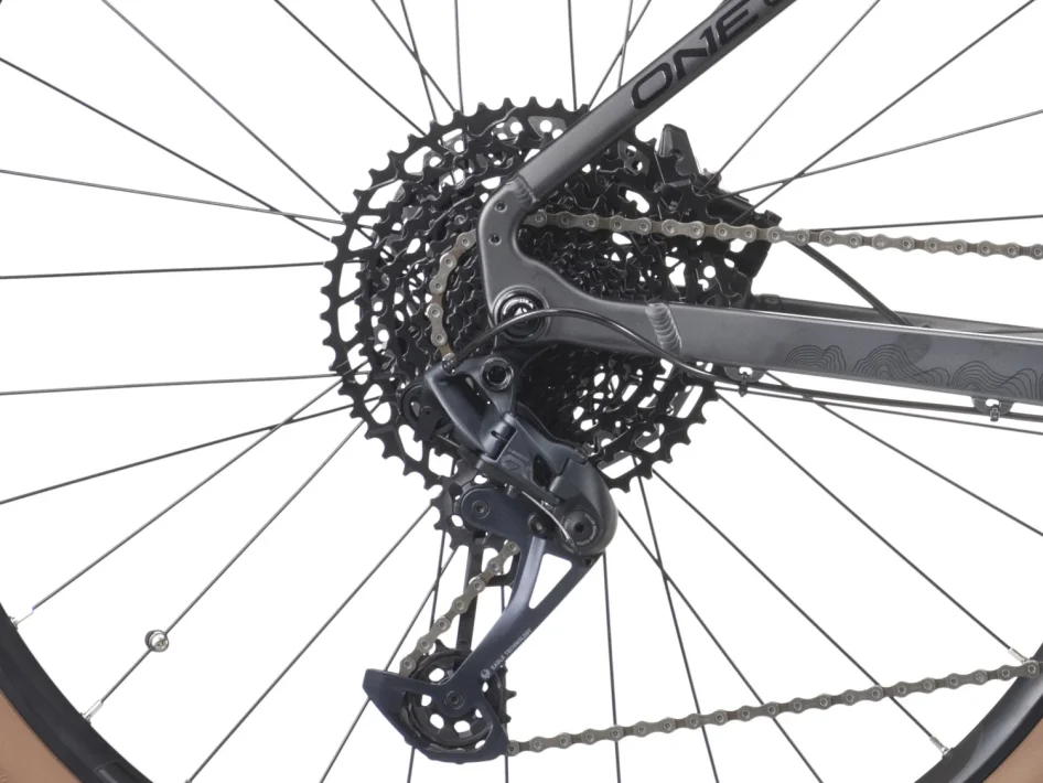 CRUSSIS ONE-LARGO 10.10 720 WH 2025 - Velikost rámu: 20" (výška 180 - 190 cm)