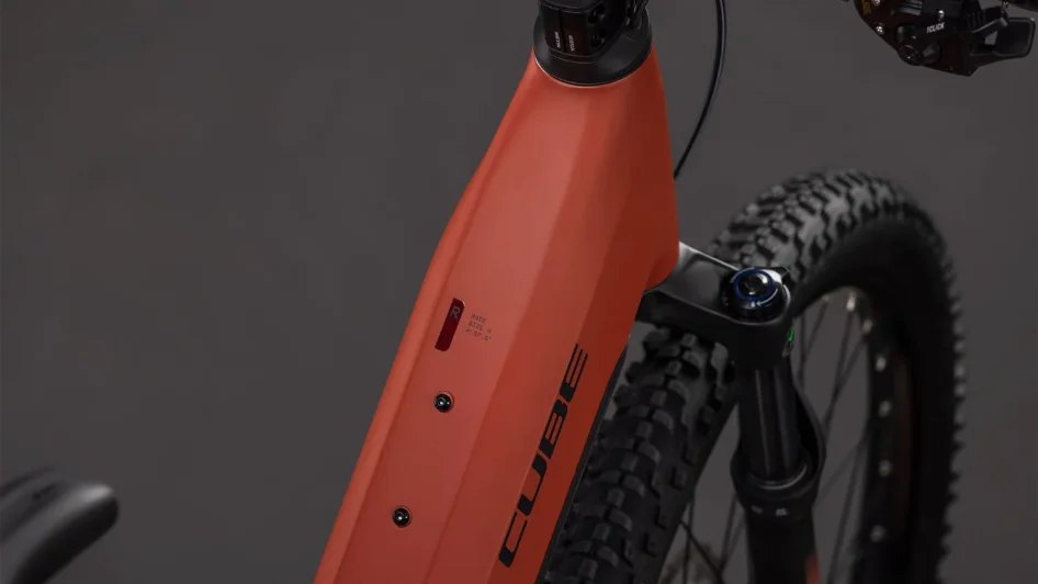 Elektrokolo CUBE REACTION HYBRID RACE EASY ENTRY AMBER´N´BLACK 2026 rám