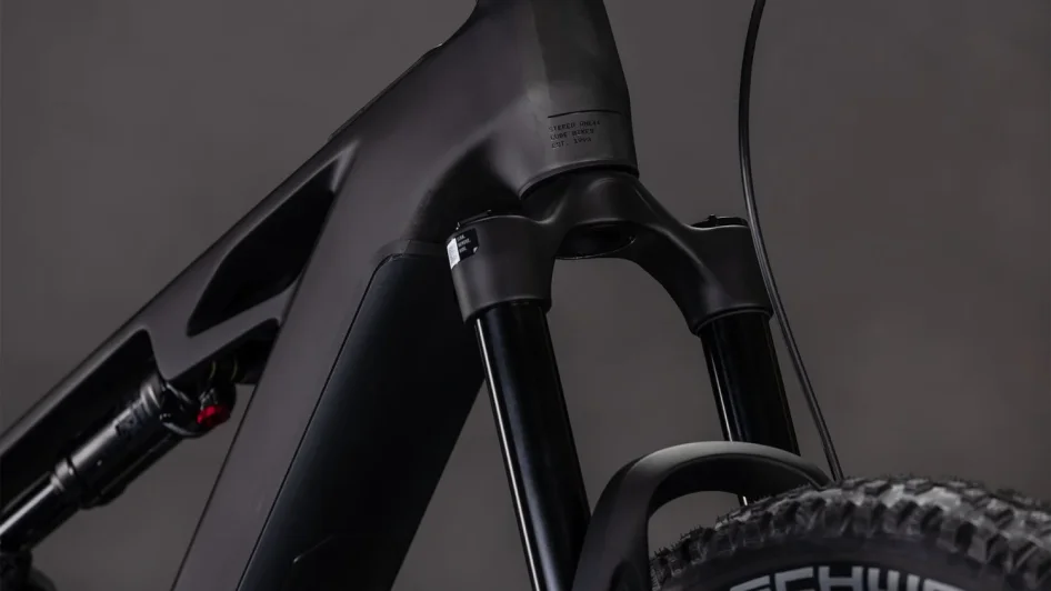 Celoodpružené elektrokolo CUBE STEREO HYBRID ONE44 HPC RACE BLACKLINE 2026 detail vidlice