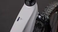 Celoodpružené elektrokolo CUBE STEREO HYBRID ONE22 SLX GREIGE´N´SWITCH 2026 detail rámu