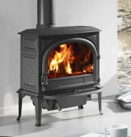 Litinová krbová kamna JOTUL F 400 ECO SE ČERNÝ LAK - v interiéru