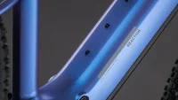 Elektrokolo CUBE REACTION HYBRID ONE 800 BLUEIRIS´N´REFLECT 2026 uchycení košíku