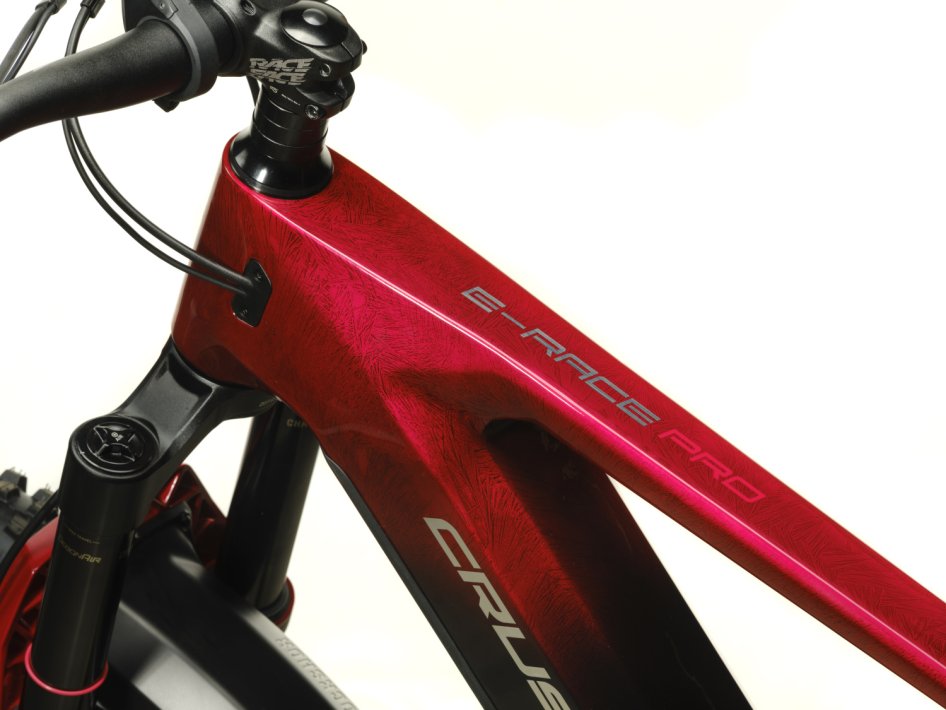 CRUSSIS E-RACE PRO 2025 - Velikost rámu: 19" (výška 175 - 188 cm)