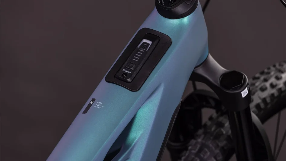 Celoodpružené elektrokolo CUBE STEREO HYBRID ONE44 HPC RACE SMARAGDGREY´N´PRISM 2026 detail ovládání
