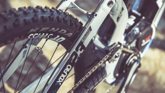 Jak najít perfektní tlak v pneumatikách E-MTB