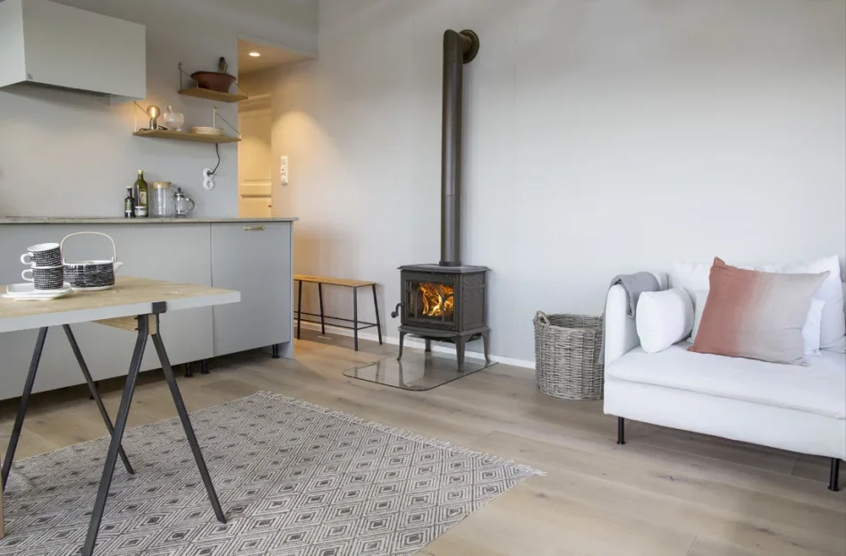 Litinová krbová kamna JOTUL F 100 ECO LL ČERNÝ LAK - v interiéru II