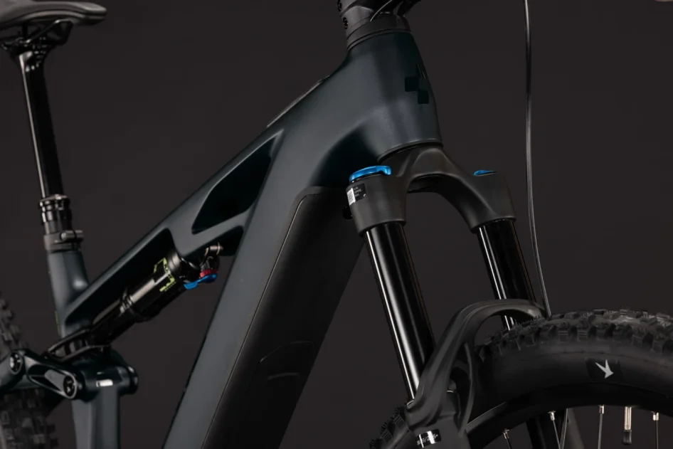 Celoodpružené elektrokolo CUBE STEREO HYBRID ONE44 HPC RACE 800 COAL´N´GREEN 2027 rám