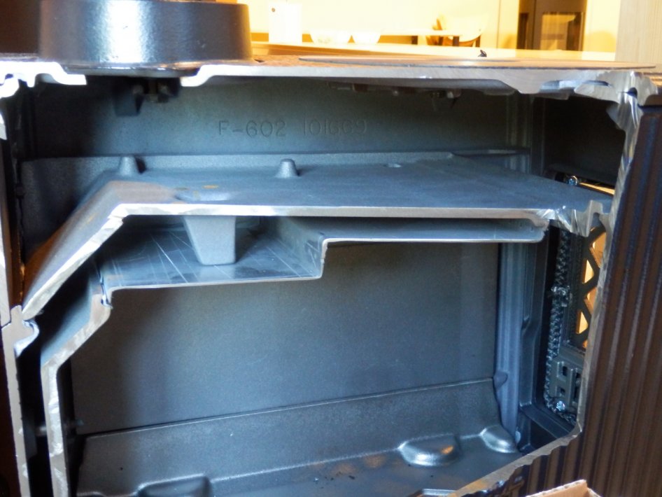 Litinová krbová kamna JOTUL F 602 CB ČERNÝ LAK - průřez kamny 2