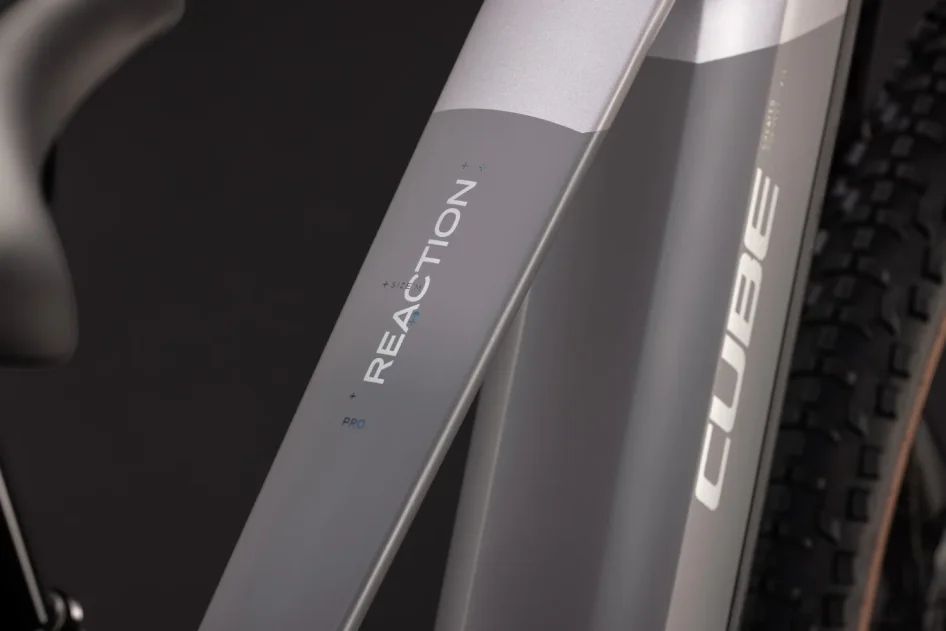 Elektrokolo CUBE REACTION HYBRID PRO 800 LILACBREEZE´N´PRIZM 2027 detail rámu