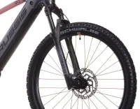 Elektrokolo CRUSSIS E-GUERA 9.11 715 WH 2026 detail předního kola Elektrokolo CRUSSIS E-GUERA 9.11 715 WH 2026 detail předního kola