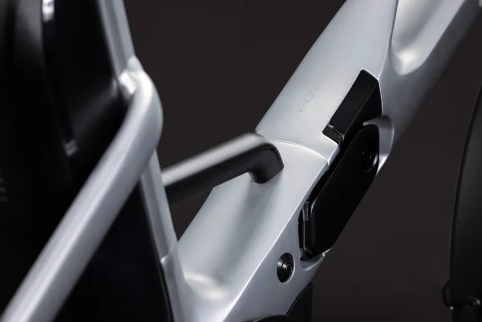 Skládací elektrokolo CUBE FOLD HYBRID 540 SILVERSTAR´N´REFLEX 2027 skládání