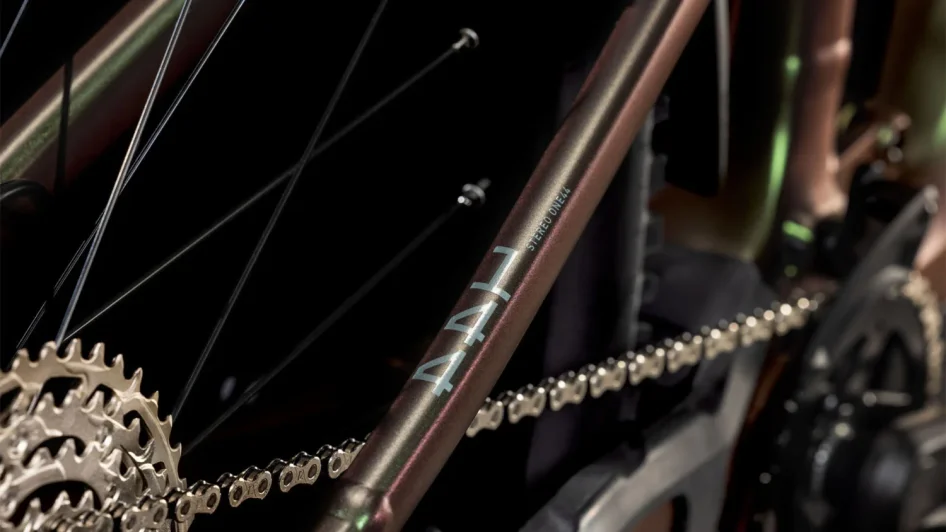 CUBE STEREO HYBRID ONE44 EXC STELLAR´N´SHIFTIRIS 2025