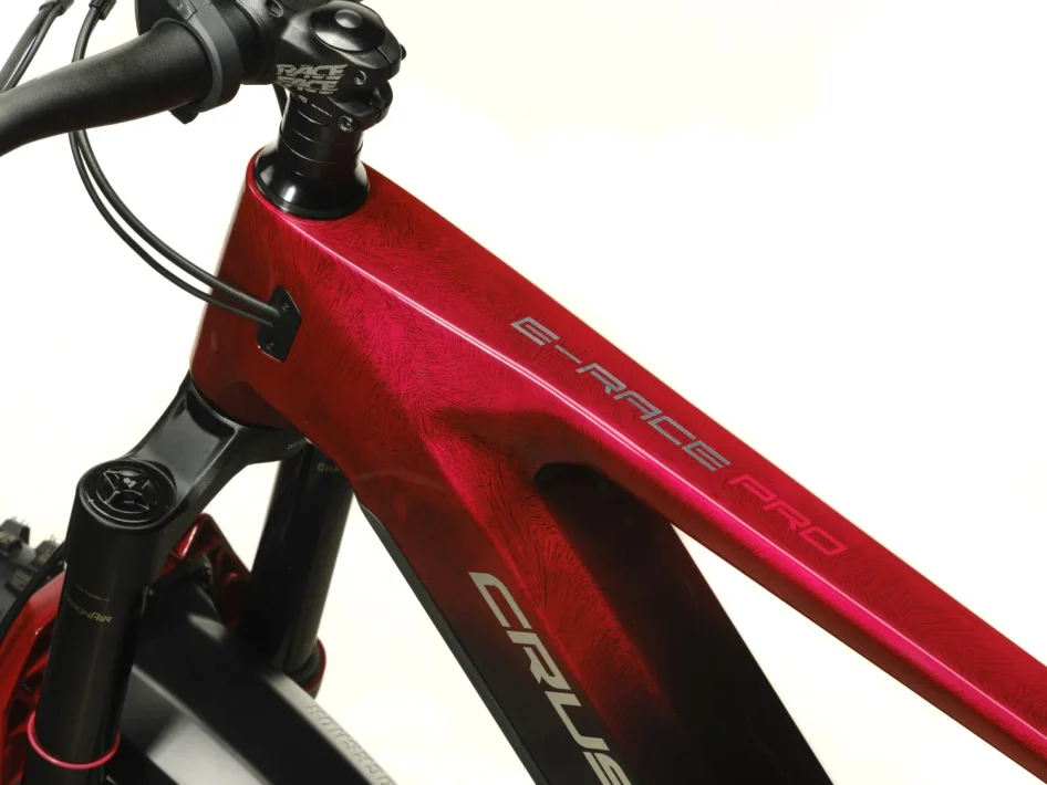 CRUSSIS E-RACE PRO 2025