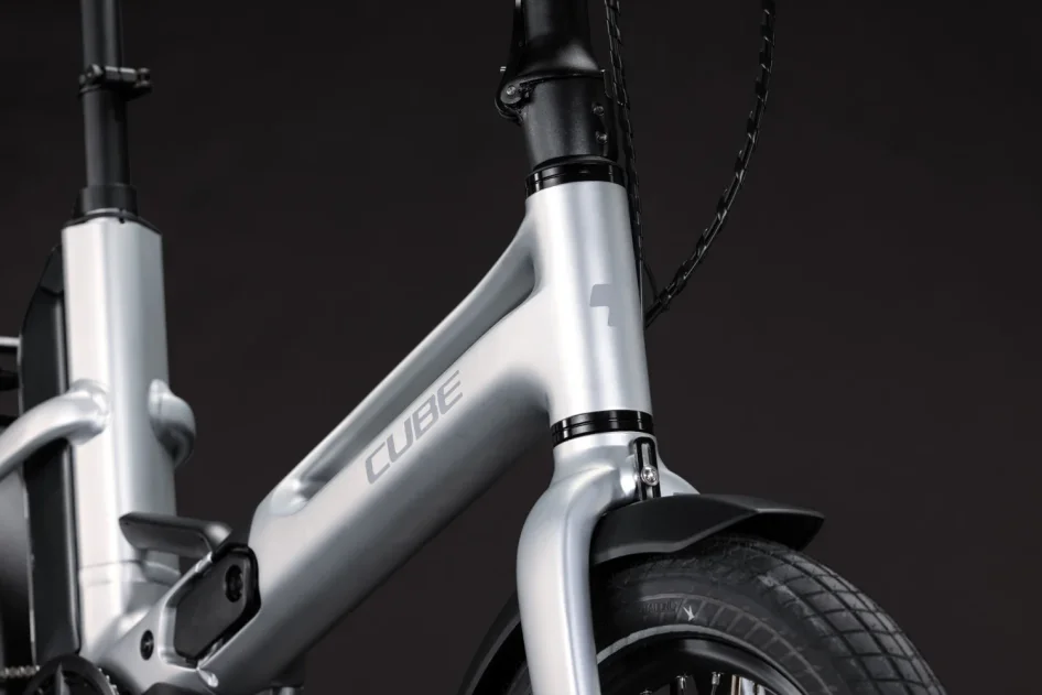 Skládací elektrokolo CUBE FOLD HYBRID 540 SILVERSTAR´N´REFLEX 2027 vidlice
