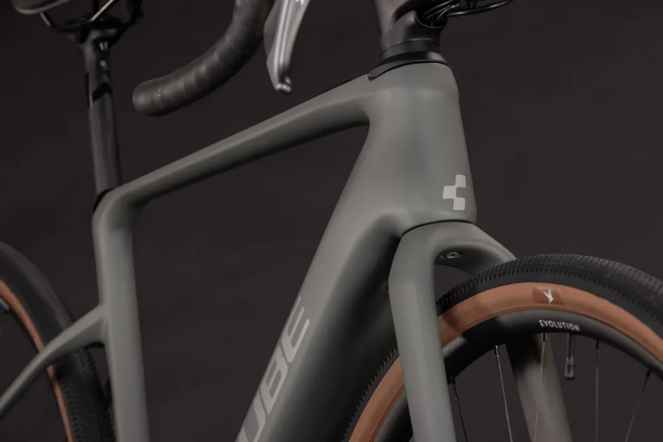 Elektrokolo CUBE NUROAD HYBRID C:62 RACE 400X OLDGREY´N´GREY 2027 vidlice