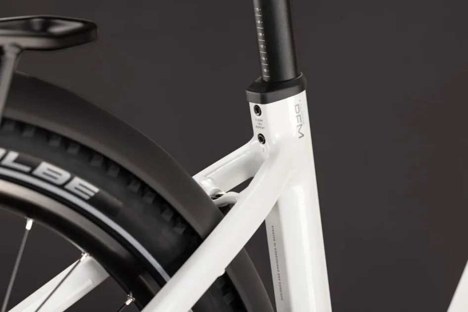 Elektrokolo CUBE NURIDE HYBRID PERFORMANCE 720 EASY ENTRY METALLICWHITE´N´GREY 2027 sedlovka