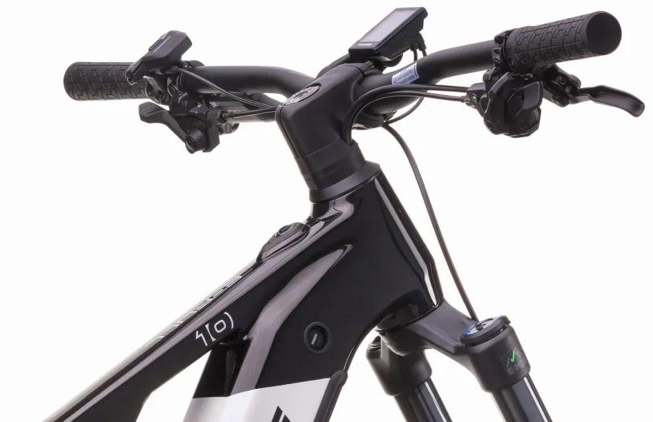 Celoopdružené elektrokolo CRUSSIS E-FULL 10.11 715 WH 2026 kokpit