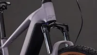 Elektrokolo CUBE REACTION HYBRID PERFORMANCE PLUMGREY´N´BLACK 2026 detail vidlice